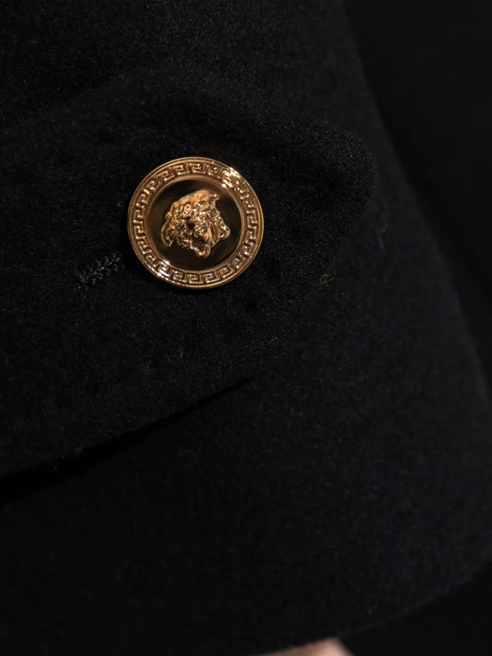 Versace Jas met enkele rij knopen Zwart