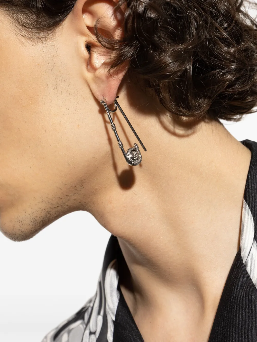 Versace Ohrringe Im Sicherheitsnadel-design
