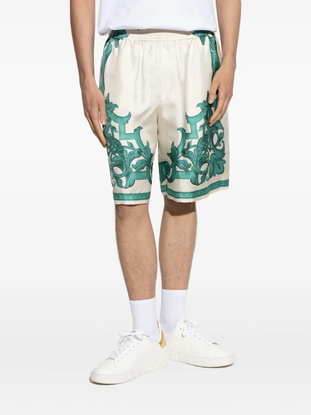 Versace Zijden shorts met barokprint Wit