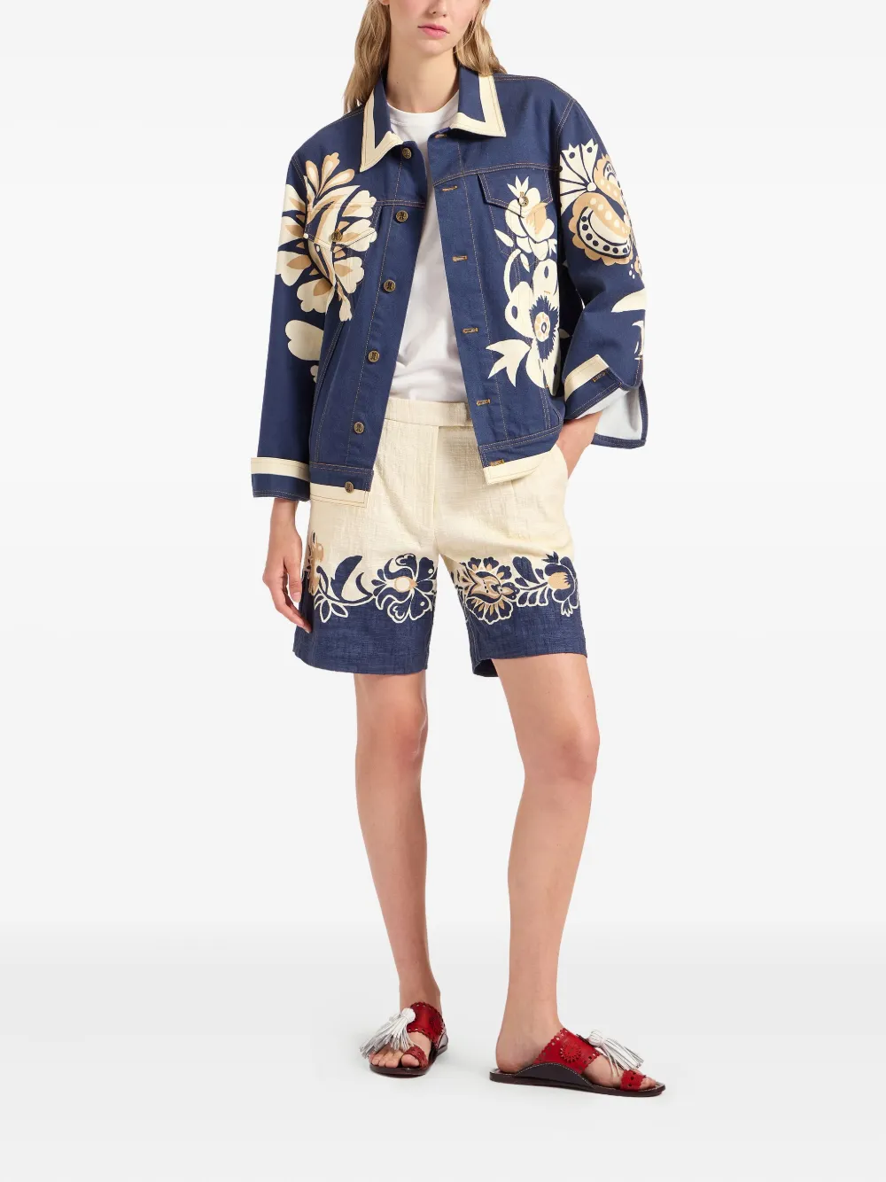 La DoubleJ Shorts met bloemenprint Beige