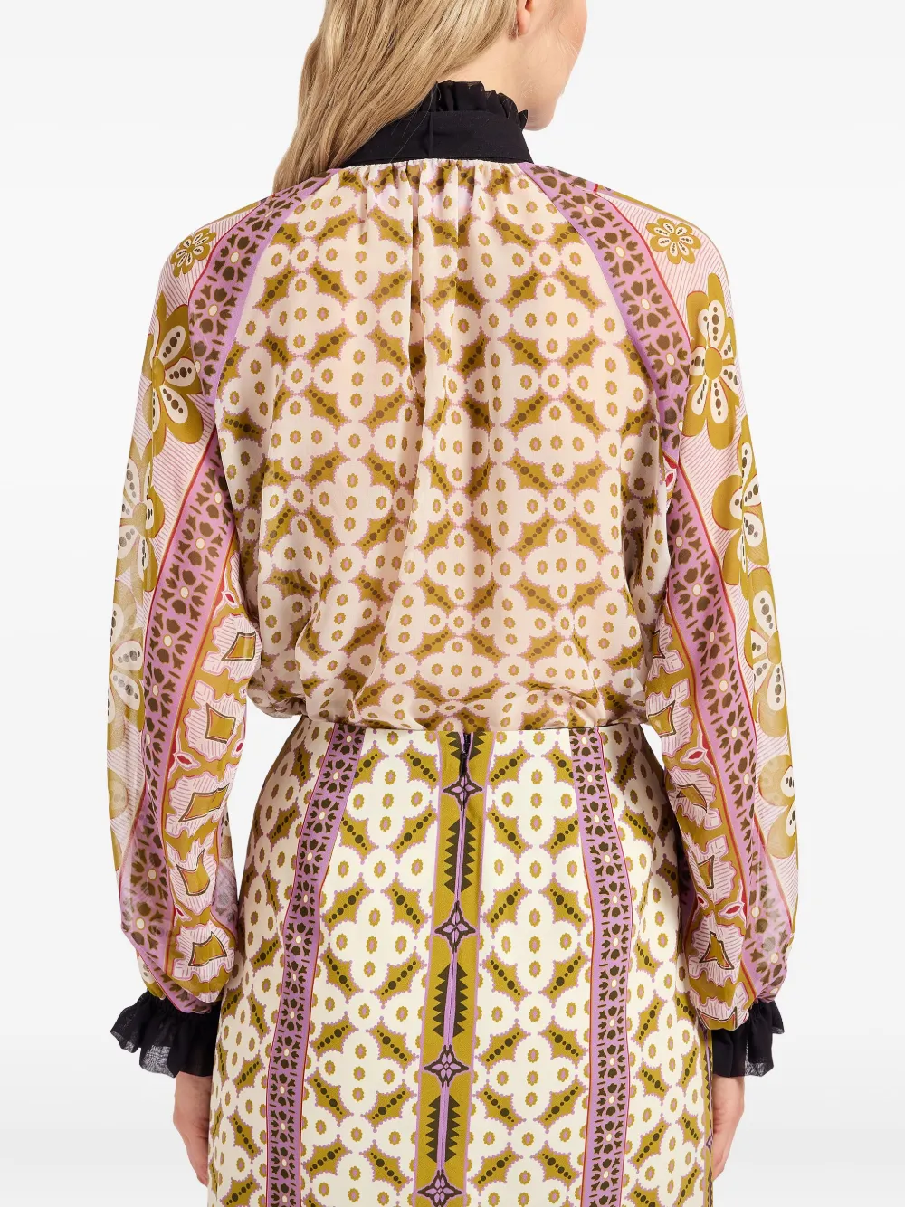 La DoubleJ Cerere blouse met ruches en hoge hals Beige