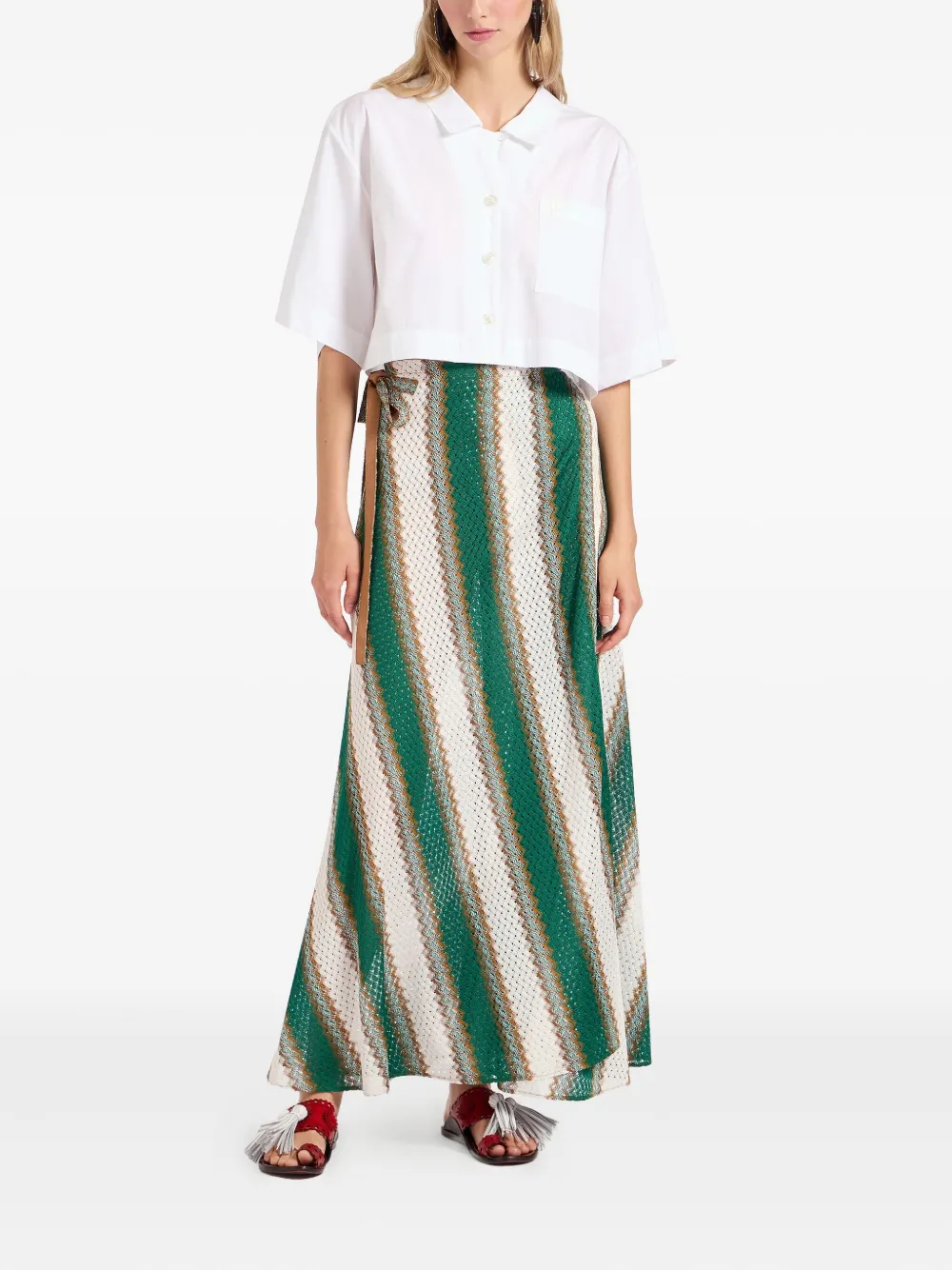 La DoubleJ embroidered-pocket cropped shirt Wit