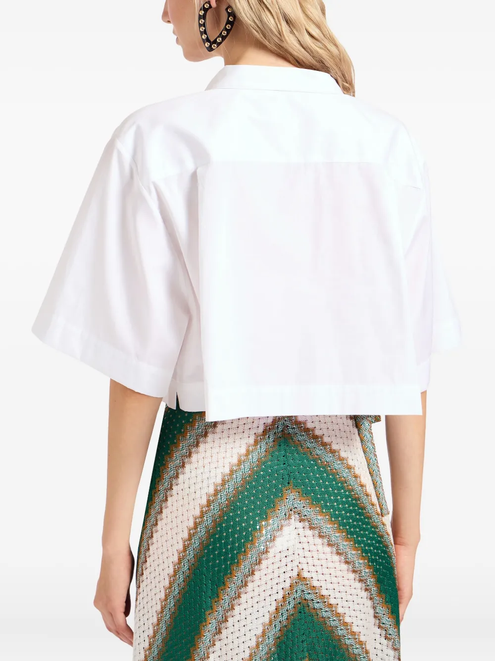 La DoubleJ embroidered-pocket cropped shirt Wit