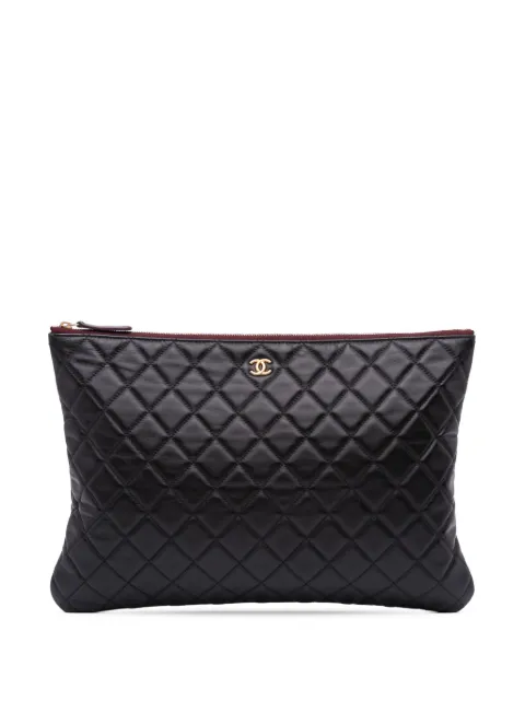 CHANEL Pre-Owned 2019 Large Quilted Lambskin O Case clutch bag