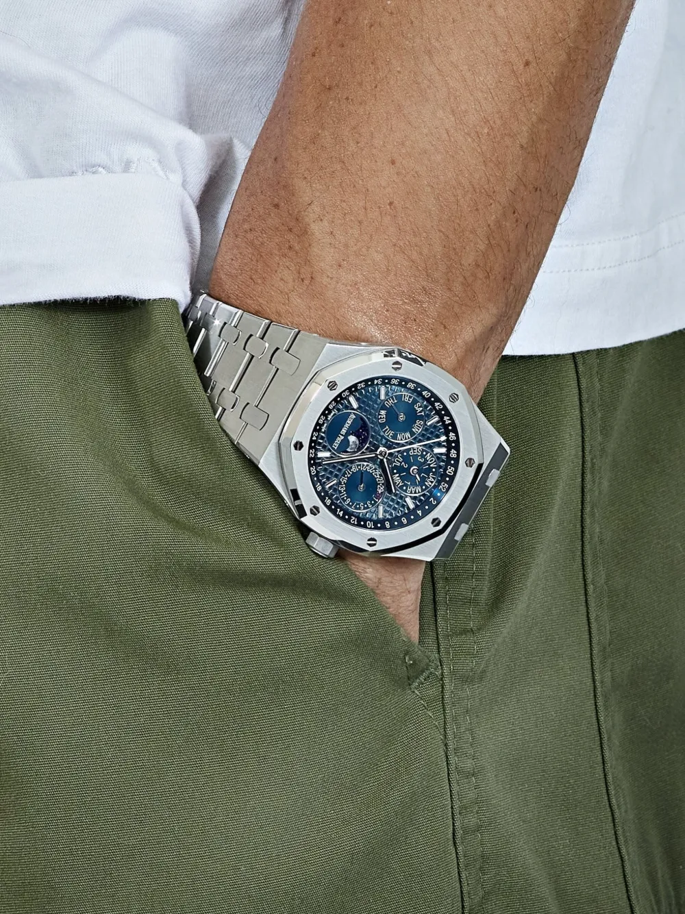 Audemars Piguet 2019 pre-owned Royal Oak Perpetual Calendar 41mm | Pre-Owned | Image 2