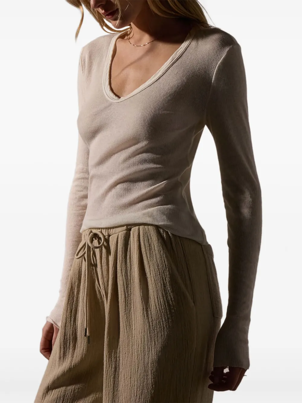 James Perse playera manga larga con cuello en V | neutro | Image 1