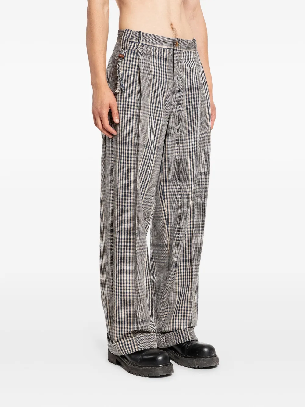 Khoki Pleated Check-pattern Trousers In Black