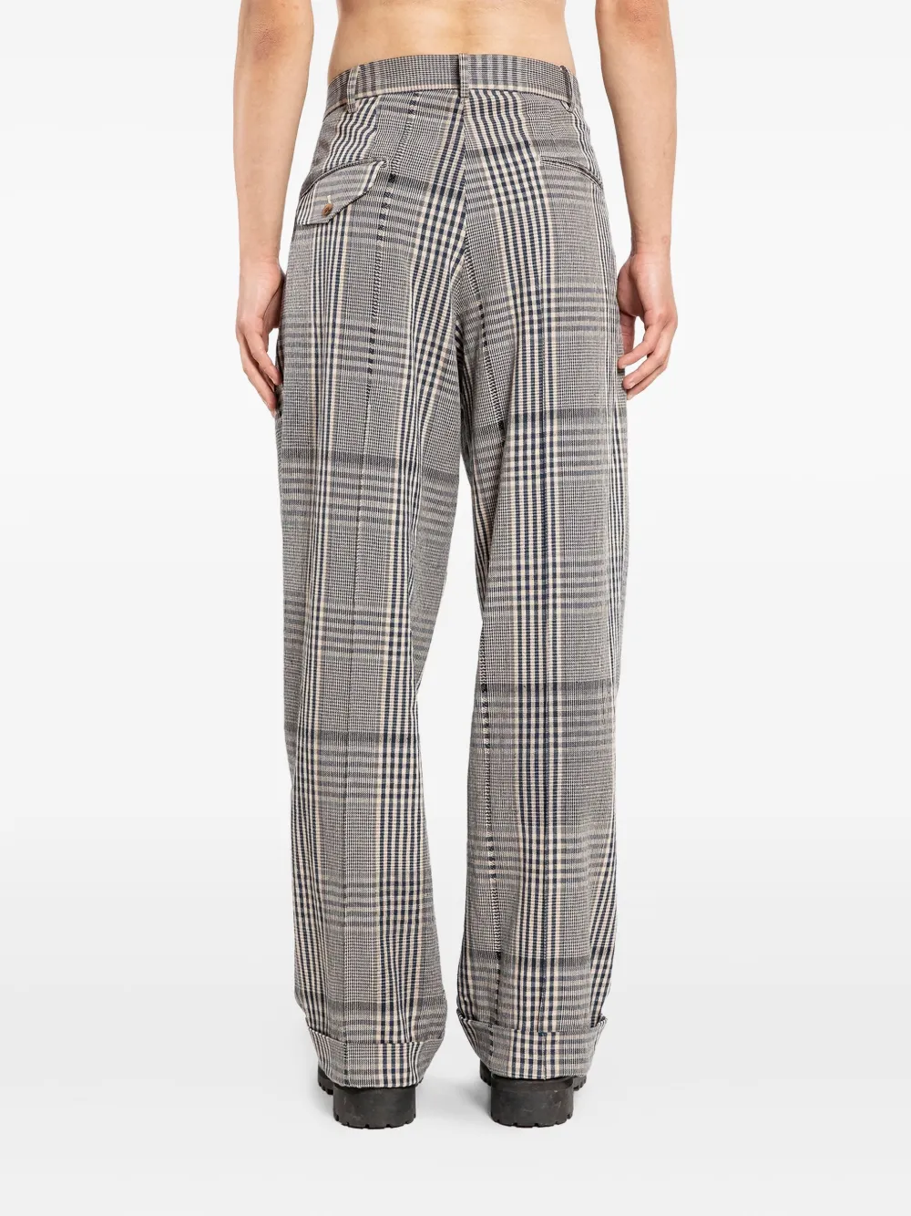 Khoki Pleated Check-pattern Trousers In Black