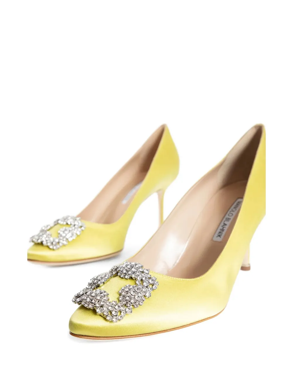 Manolo Blahnik 70 mm Hangisi satijnen pumps met kristallen gesp Geel