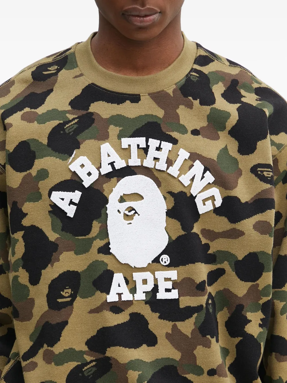 A BATHING APE Sweater met camouflageprint en apekop Beige