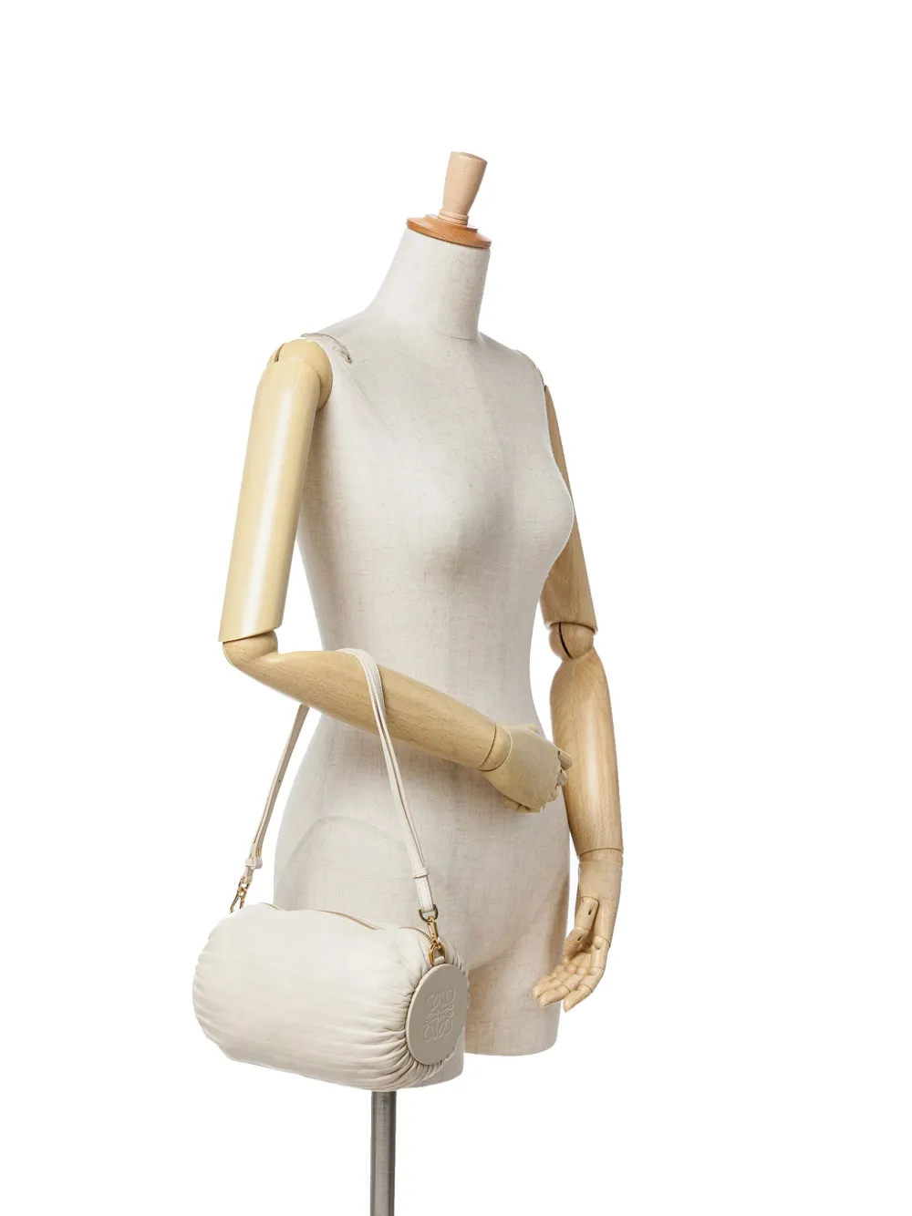 Loewe Pre-Owned 2023 Pleated Nappa Bracelet Pouch shoulder bag | Pre-Owned | Image 2