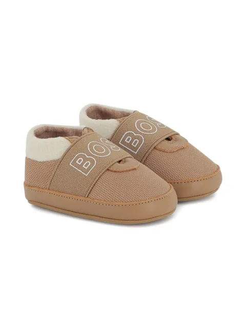 BOSS Kidswear حذاء لين بسير بشعار الماركة