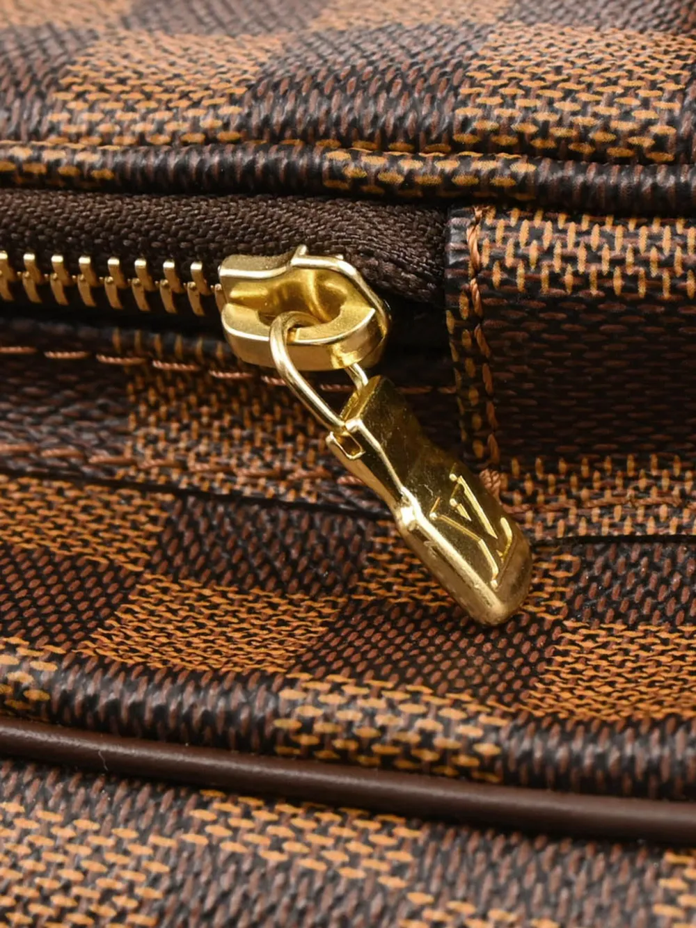 Pre-owned Louis Vuitton 2006 Melville Cross Body Bag