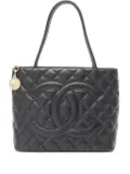 CHANEL Pre-Owned 2003-2004 Medallion tote bag - Black