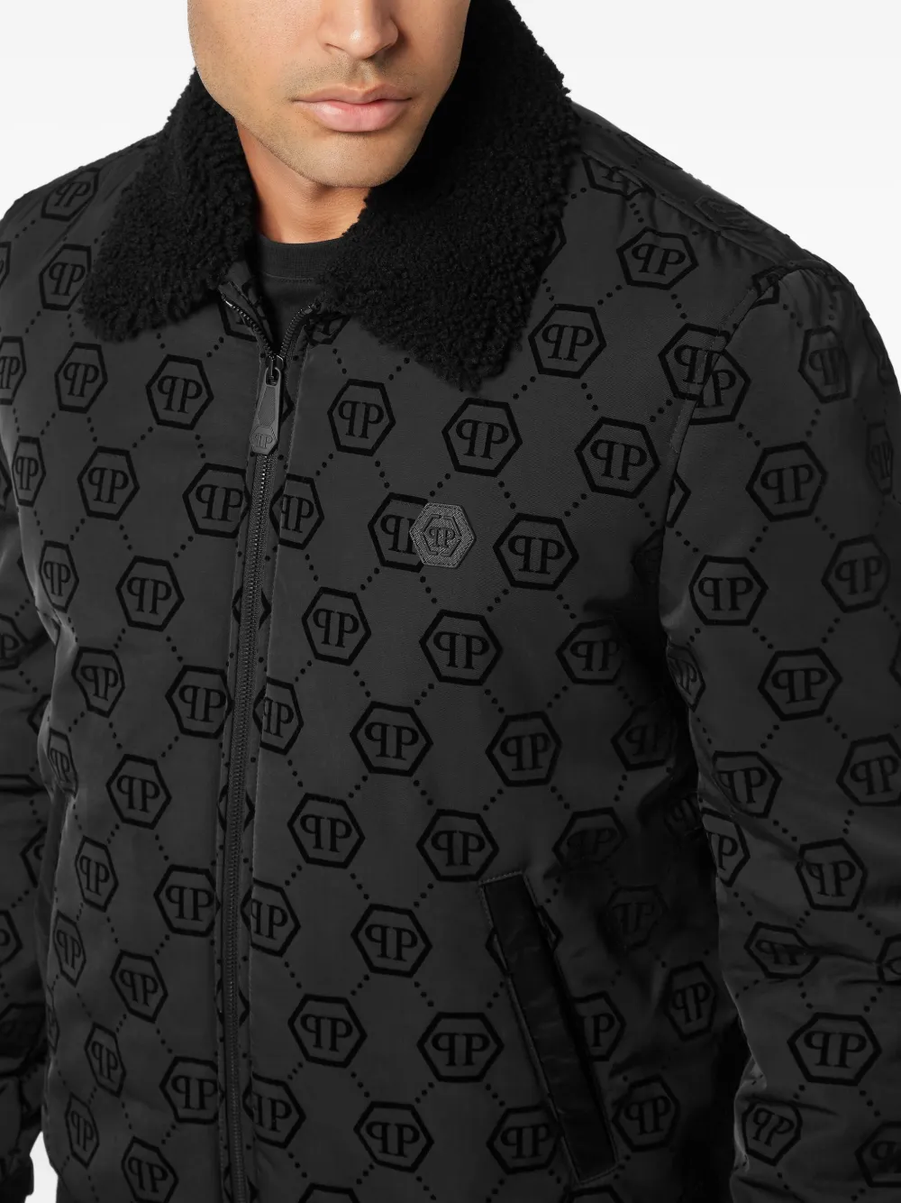 Philipp Plein Bomberjack met lammy kraag en monogram Zwart