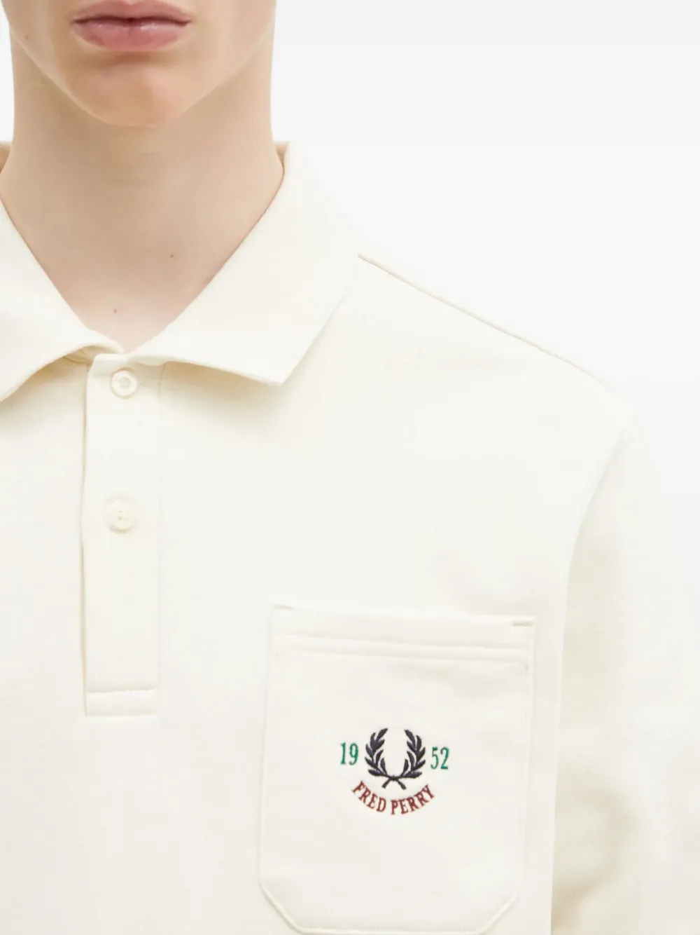 Fred Perry Poloshirt met geborduurde zak en lange mouwen Wit