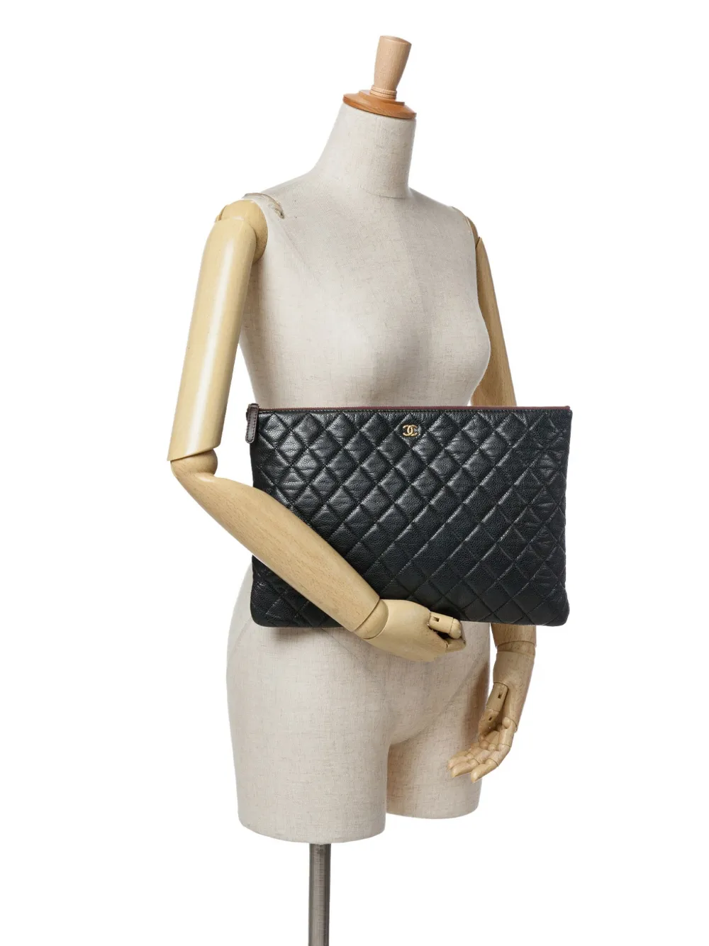 CHANEL Pre-Owned 2013-2014 Large Quilted Caviar O Case clutch bag | Pre-Owned | Image 2
