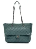 CHANEL Pre-Owned 2016-2017 Large CC Quilted Washed Lambskin Front Flap tote bag - Blue
