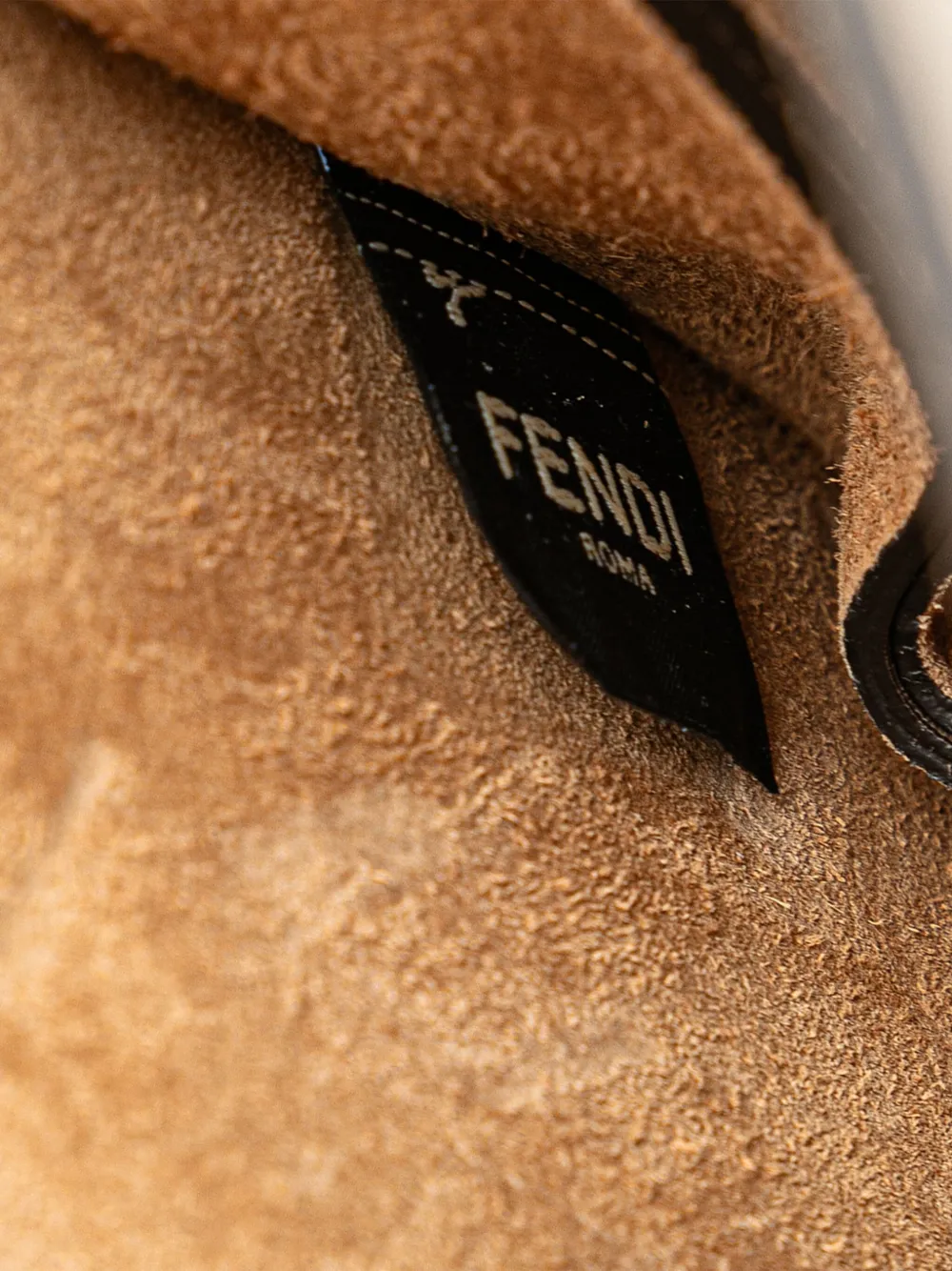 Pre-owned Fendi 2010-2024 Leather Touch Shoulder Bag In Brown