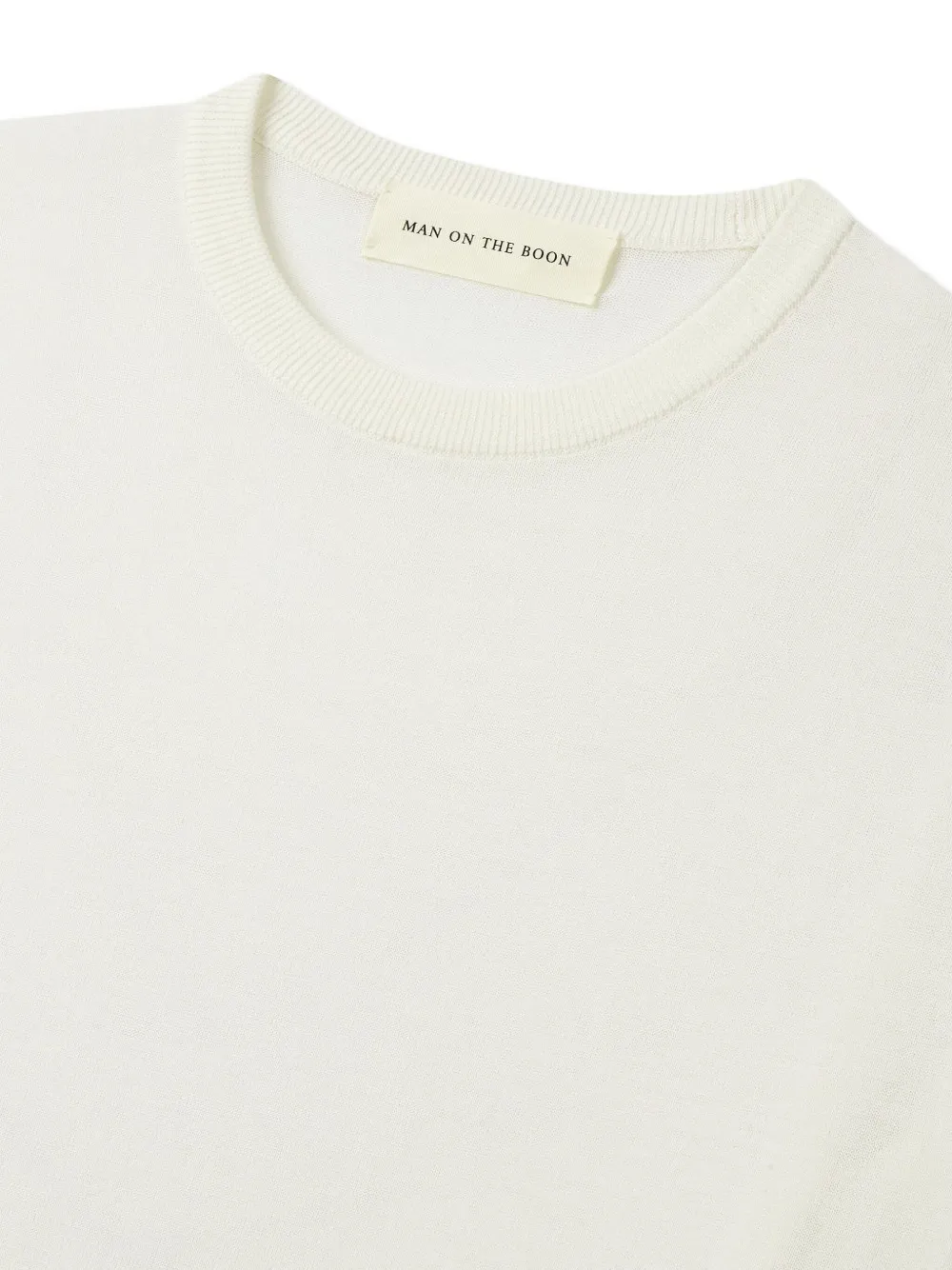 Man On The Boon. T-shirt met ronde hals en korte mouwen Beige