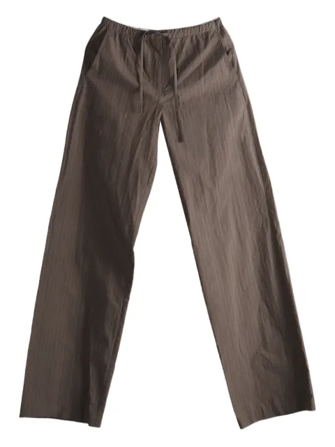 Amomento pantalones con cordones en la pretina