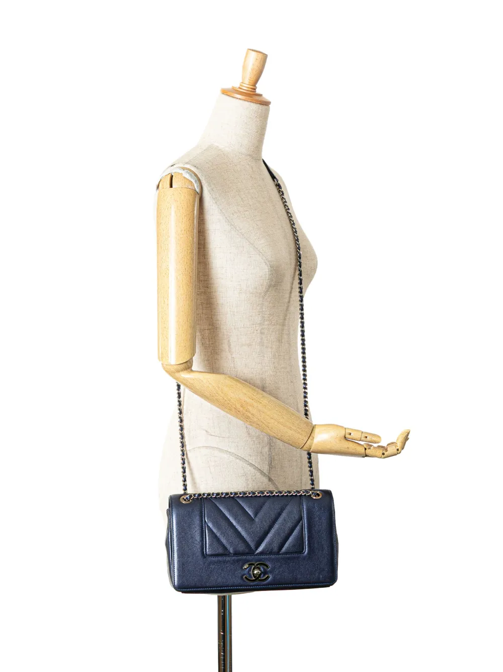 CHANEL Pre-Owned 2017-2018 Medium Chevron Metallic Sheepskin Mademoiselle Flap crossbody bag | Pre-Owned | Image 2