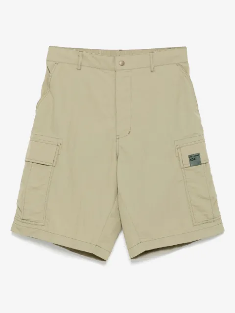 izzue logo-patch shorts 