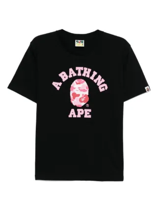 A BATHING APE® ABC カモ カレッジ Tシャツ | ブラック