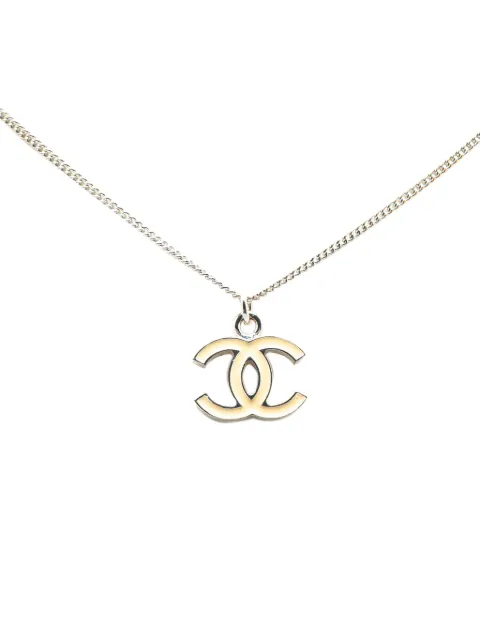 CHANEL Pre-Owned 2005 Silver Enamel CC Pendant Necklace costume necklace