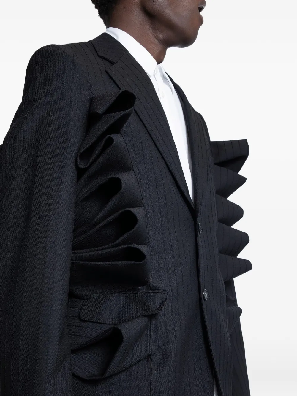 Comme des Garçons Homme Plus Blazer met krijtstreep en ruches Zwart