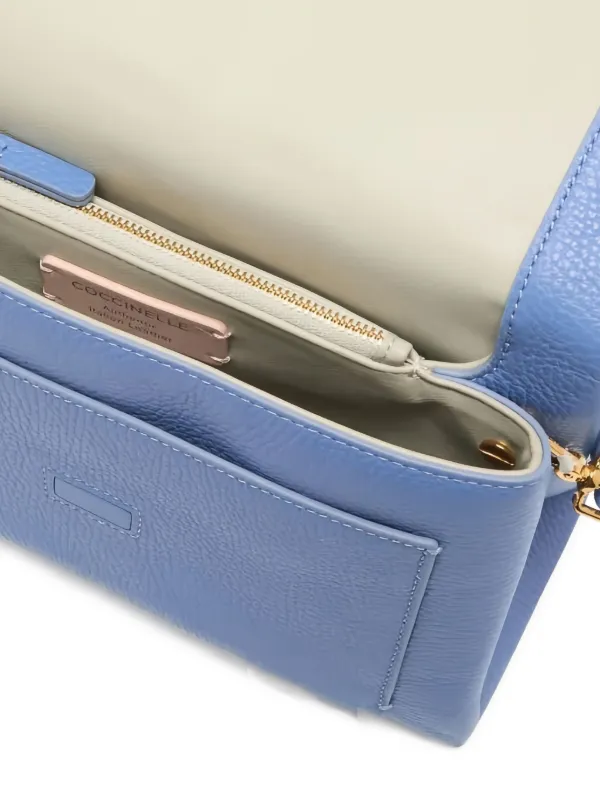 coccinelle ショルダーバッグ 新品】COCCINELLE ショルダーバッグ 水色（日本未発売カラー