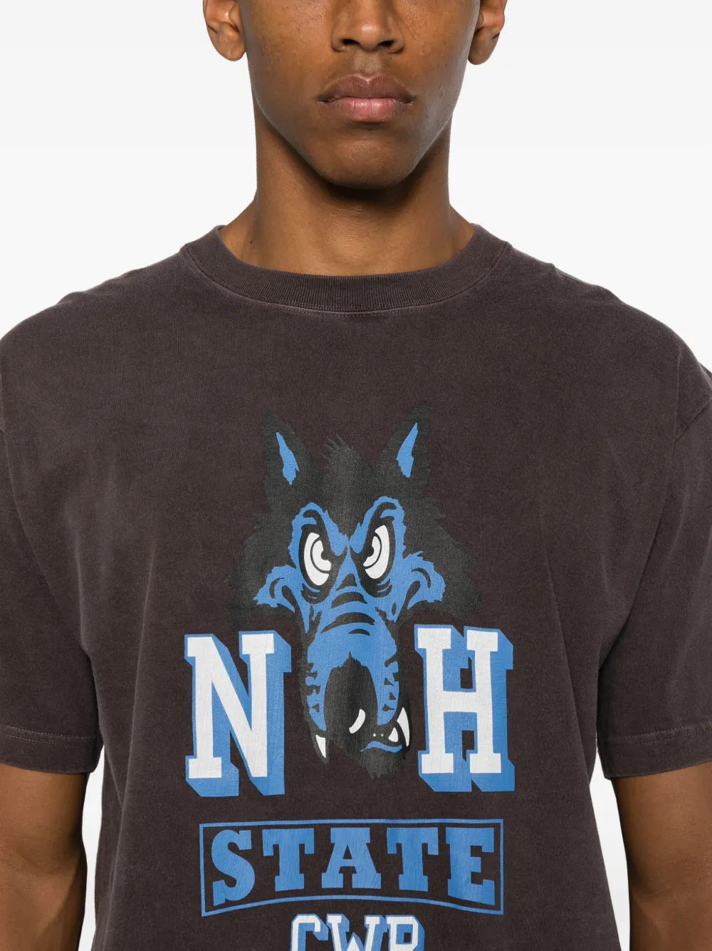 Neighborhood NH T-shirt met wolfprint Bruin