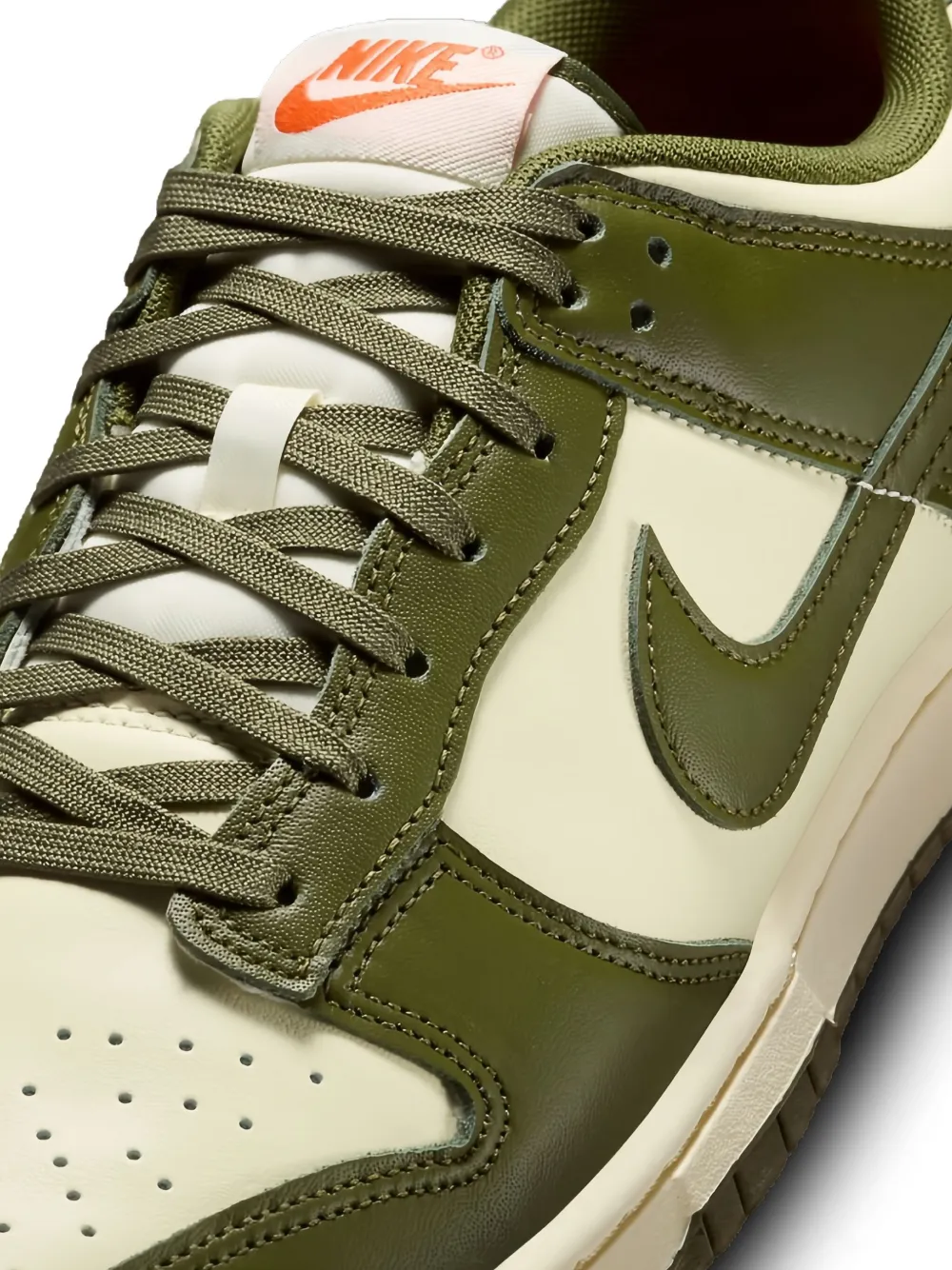 Nike leather panelled low trainers Neutrals