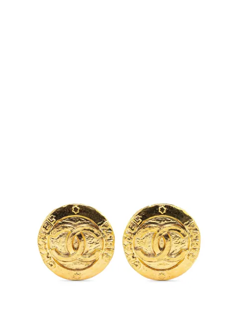 CHANEL Pre-Owned aretes bañados en oro CC Round Clip On Earrings 1980-1990