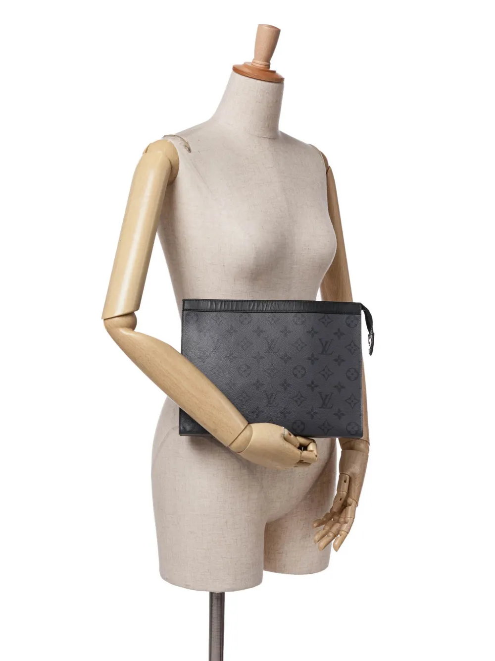 Louis Vuitton Pre-Owned bolsa de mano Monogram Eclipse Reverse Pochette Voyage MM 2021-2024 | Estilos de archivo | Image 2