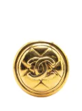 CHANEL Pre-Owned 1970-1980 Gold Plated CC Quilted Round Brooch costume brooch