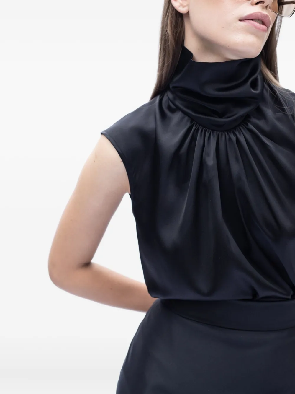 La Reveche high-neck sleeveless blouse - Zwart
