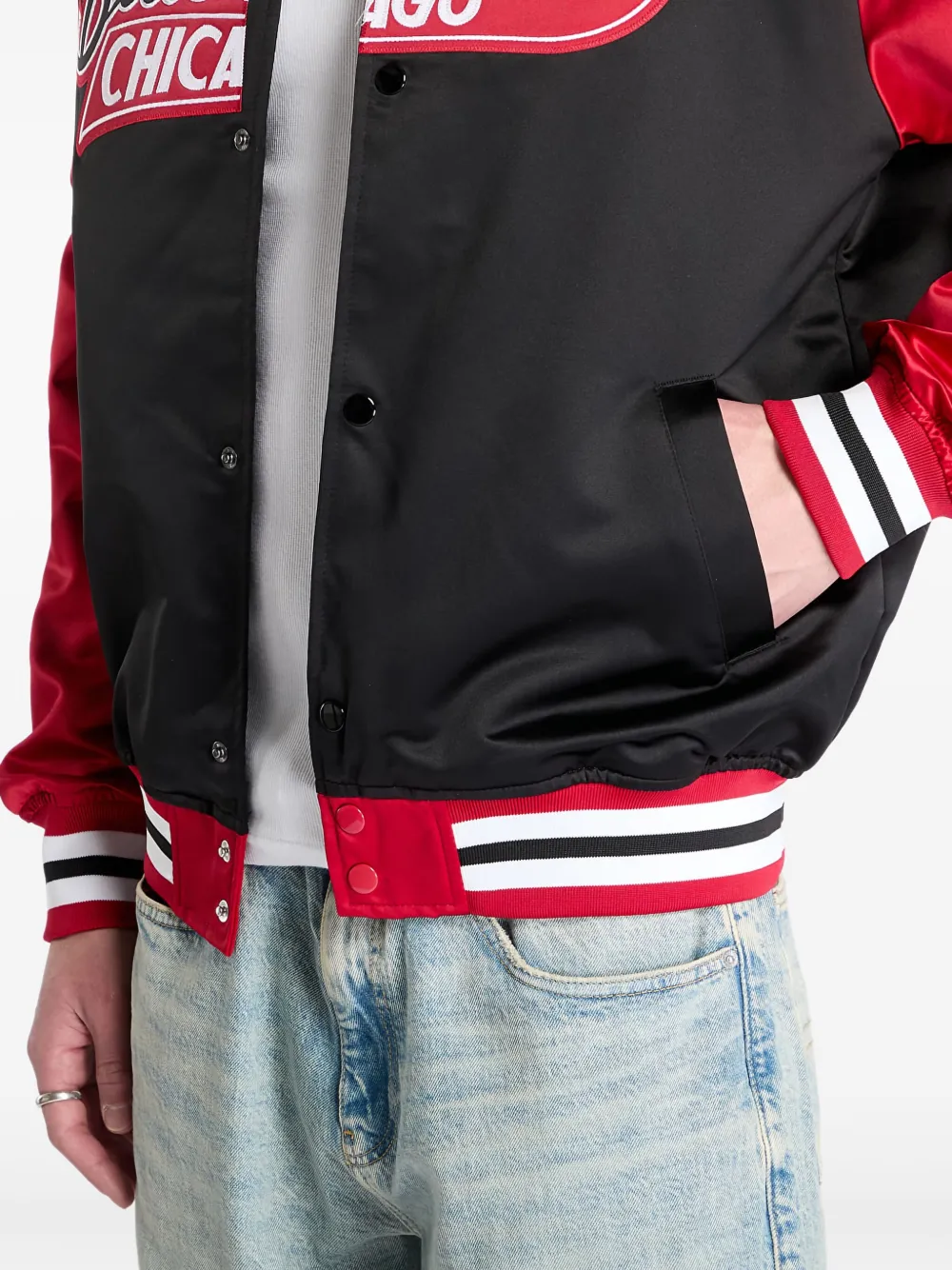 Mitchell & Ness Chicago Bulls Double Clutch Lw Satin Jacket In Black
