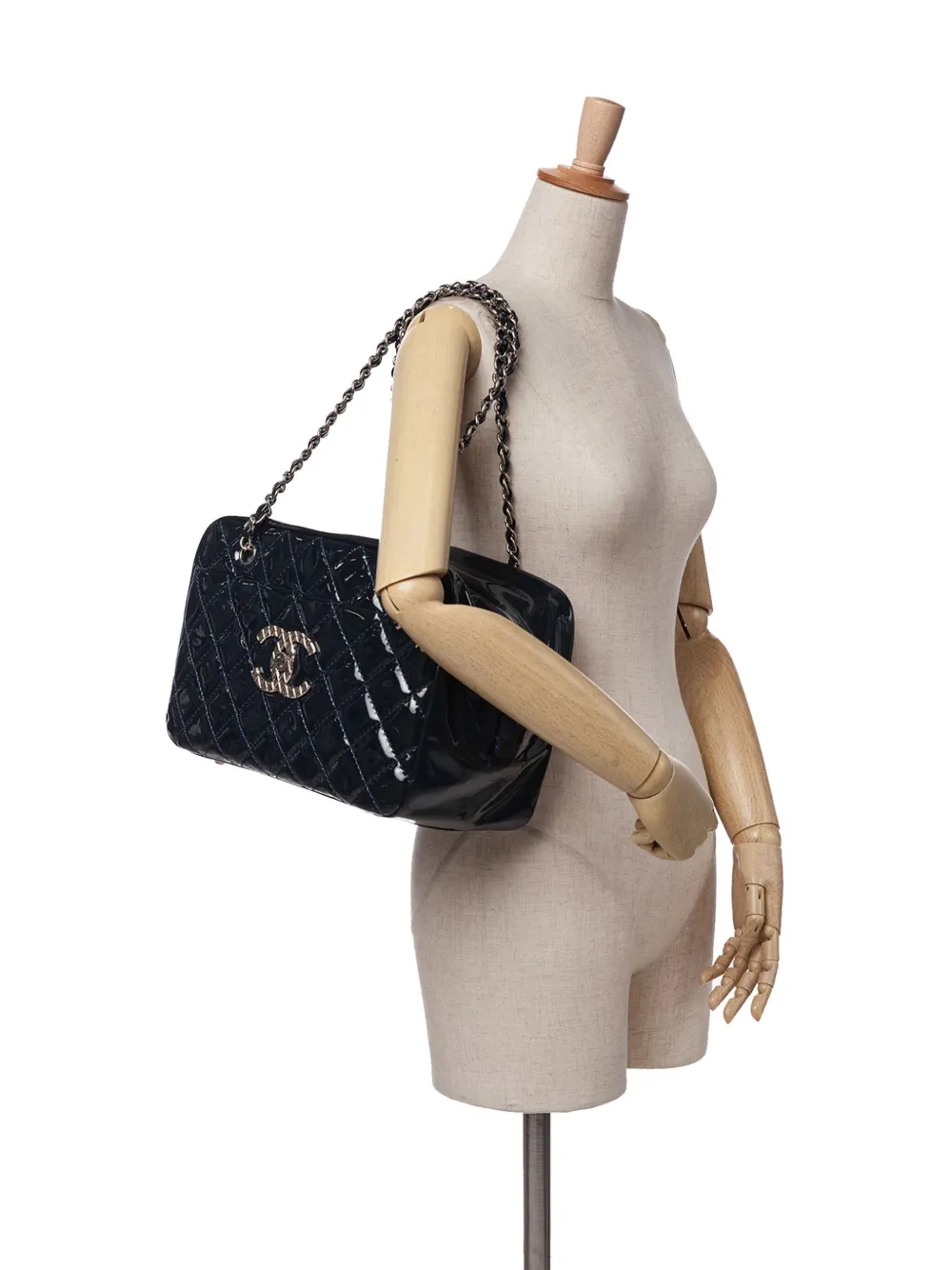 CHANEL Pre-Owned 2009-2010 Large CC Quilted Patent Brilliant Camera Bag shoulder bag | Pre-Owned | Image 2