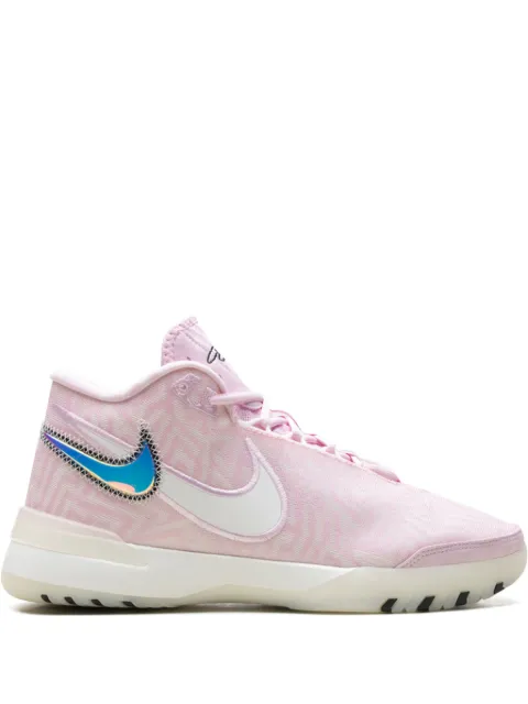 Nike LeBron NXXT Genisus sneakers