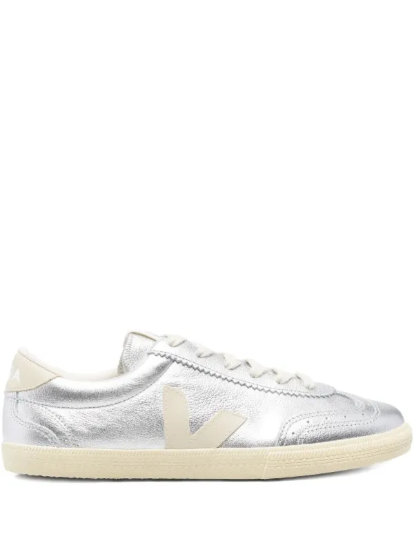VEJA Volley メタリックレザースニーカー | シルバートーン | FARFETCH JP