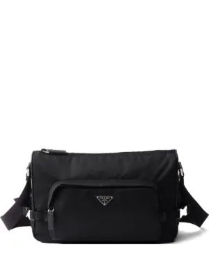Prada ロゴプレート メッセンジャーバッグ | ブラック | FARFETCH JP