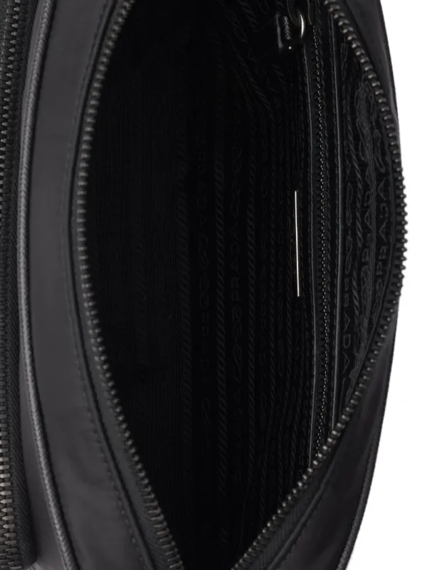 Prada Re-Nylon メッセンジャーバッグ | ブラック | FARFETCH JP