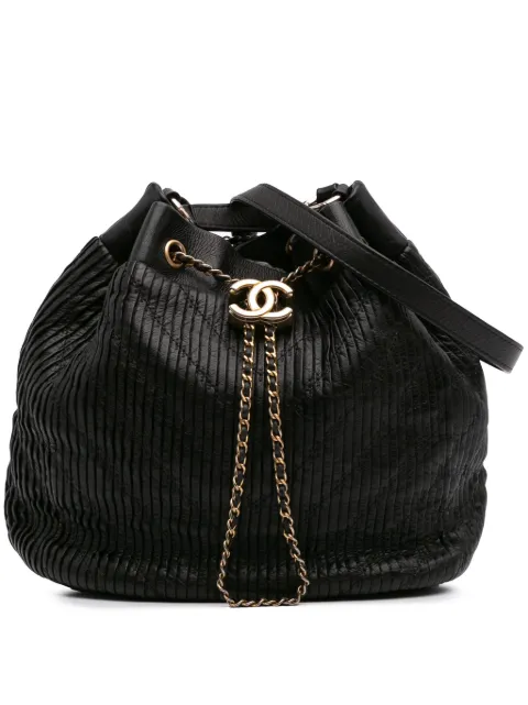 CHANEL Pre-Owned 2017-2018 Medium Crumpled Calfskin Coco Pleats Drawstring bucket bag