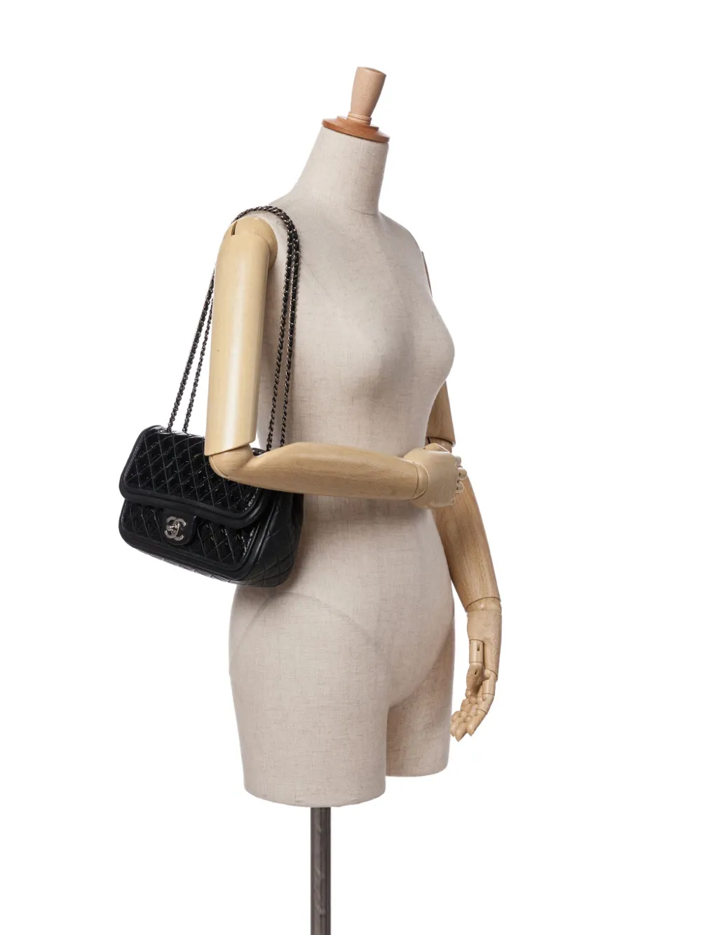CHANEL Pre-Owned 2013-2014 Medium Quilted Patent and Lambskin Classic Twist Flap shoulder bag | Pre-Owned | Image 2