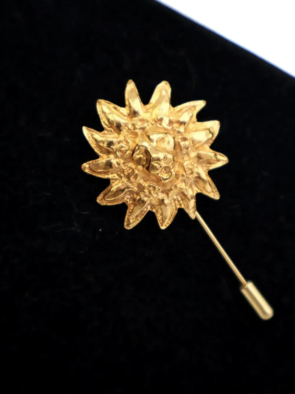 Pre-owned Chanel 1970-1980 Gold Plated Lion Head Pin Brooch Costume Brooch