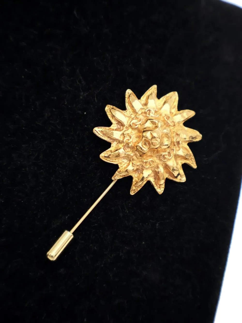 Pre-owned Chanel 1970-1980 Gold Plated Lion Head Pin Brooch Costume Brooch