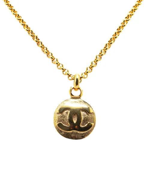 CHANEL Pre-Owned 1980-1990 Gold Plated CC Round Pendant Necklace costume necklace