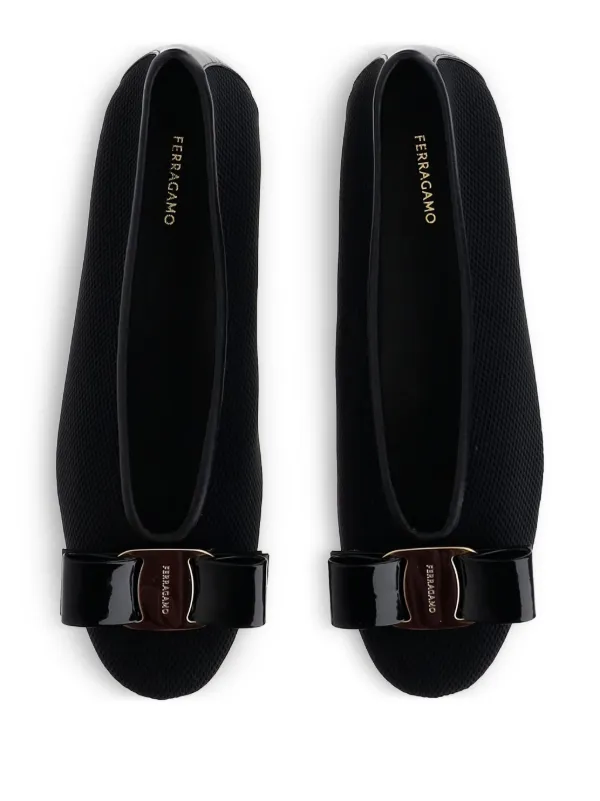 Ferragamo ブラック フラットシューズ ヴァラリボン Ferragamo ヴァラ リボン フラットシューズ | ブラック