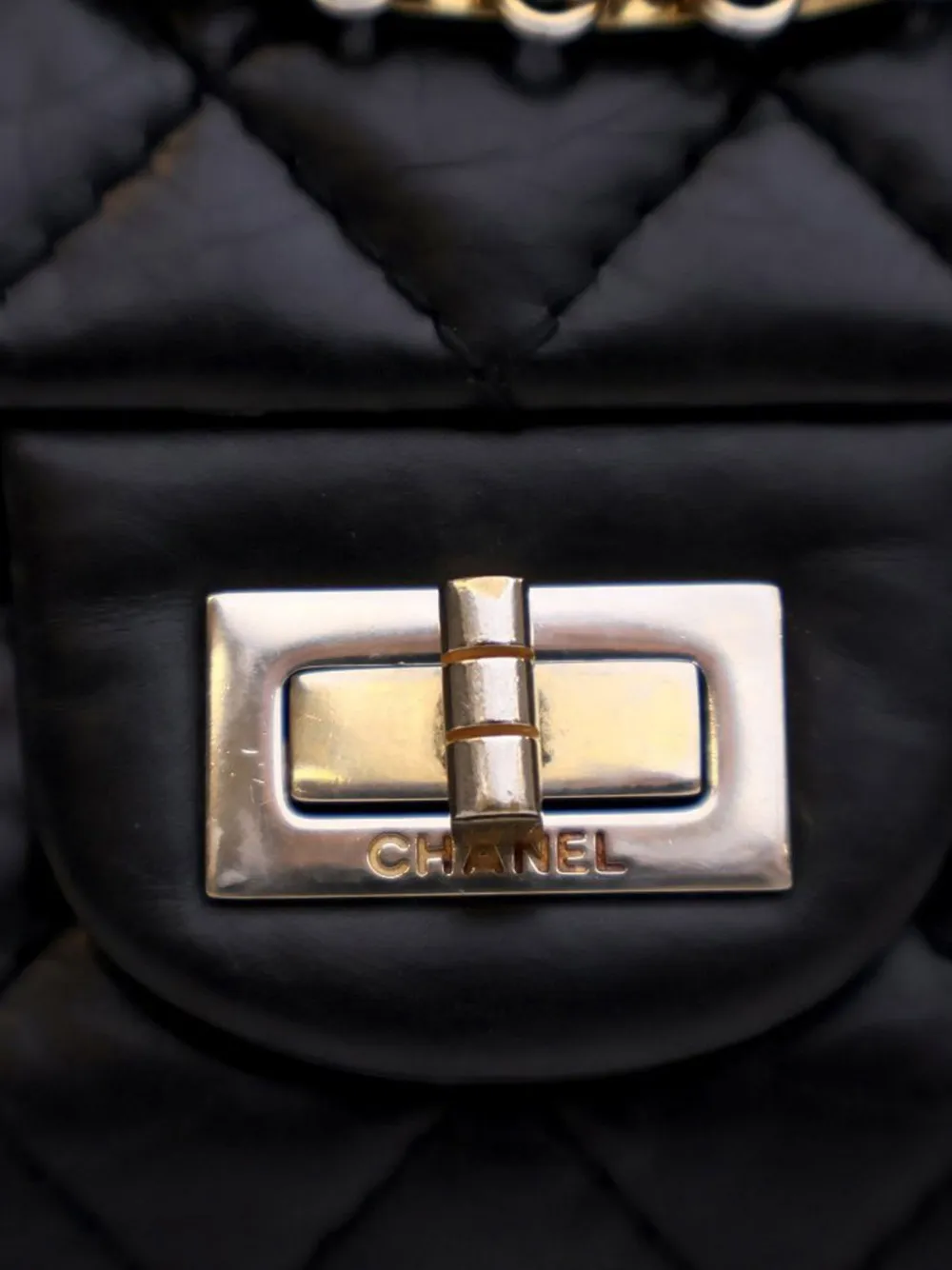 Pre-owned Chanel 2005-2006 Reissue 2.55 Aged Calfskin Single Flap 224 Shoulder Bag
